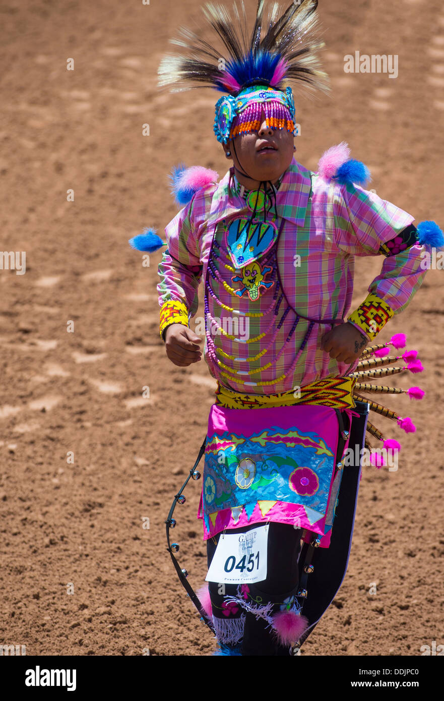 Eine nicht identifizierte Indianer beteiligt sich bei der Eröffnungsfeier des 92. jährliche Indian Rodeo in Gallup Stockfoto