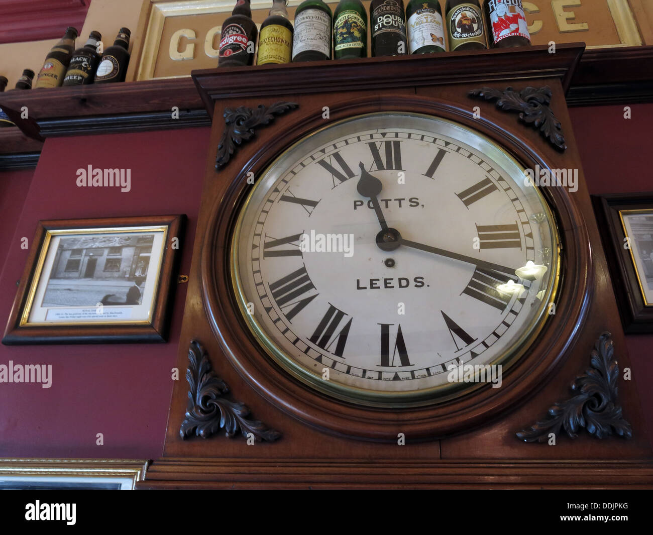 Potts Leeds Uhr Dewsbury Westreiten Pub Erfrischung Räume, West Yorks, England, UK Stockfoto