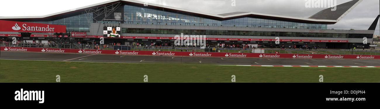 Panorama der neuen Rasse zu steuern, Boxenbereich Fahrerlager Gebäude beim britischen GP Juni 2013 Silverstone England UK Stockfoto