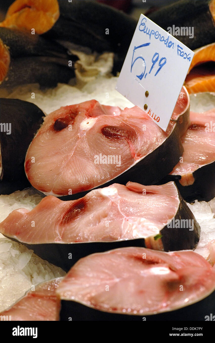 Schwertfisch (Xiphias Gladius). La Boqueria-Markt, Barcelona. Katalonien, Spanien Stockfoto