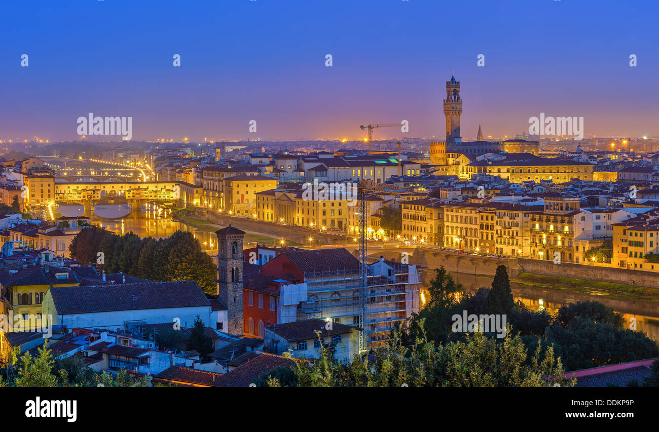 Blick auf Florenz bei Nacht Stockfoto