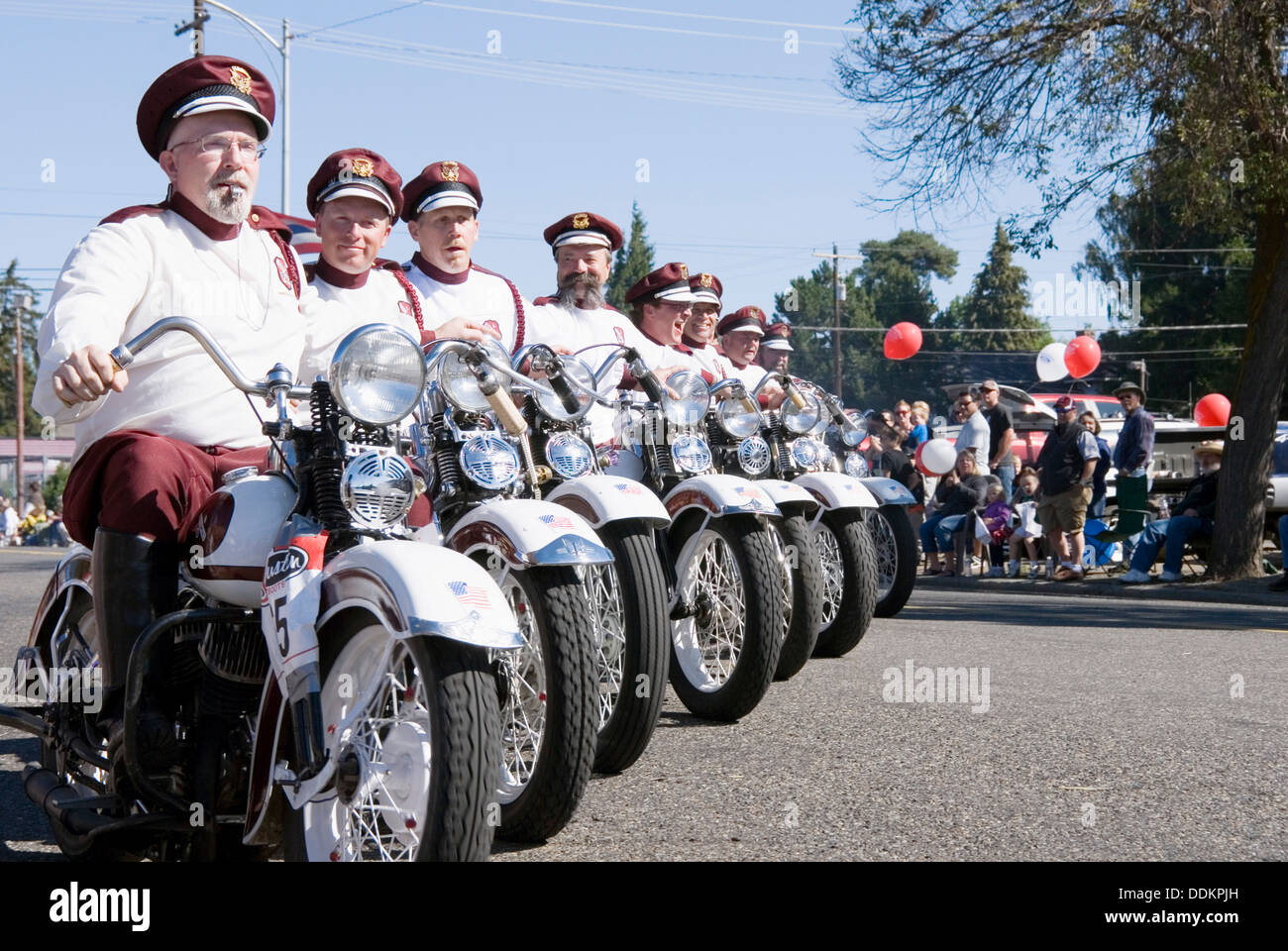Synchronisierte parade Fotos und Bildmaterial in hoher Auflösung Alamy