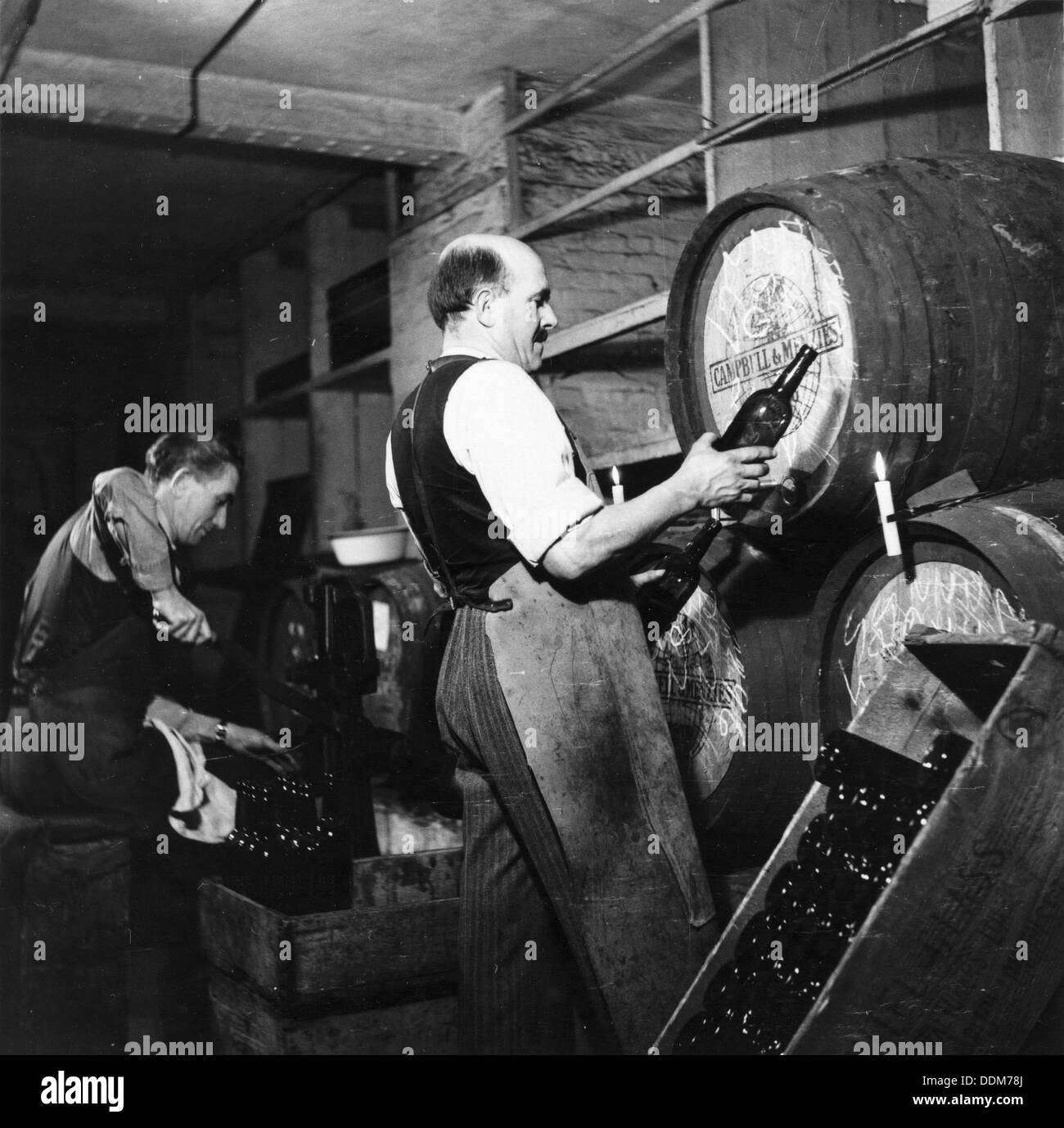 Weinprobe (Hafen), c1950s-c1960s. Künstler: Henry Grant Stockfoto