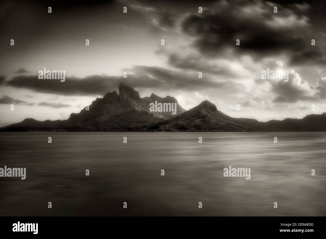 Mt. Otemanu bei Sonnenuntergang. Bora Bora. Französisch-Polynesien. Stockfoto