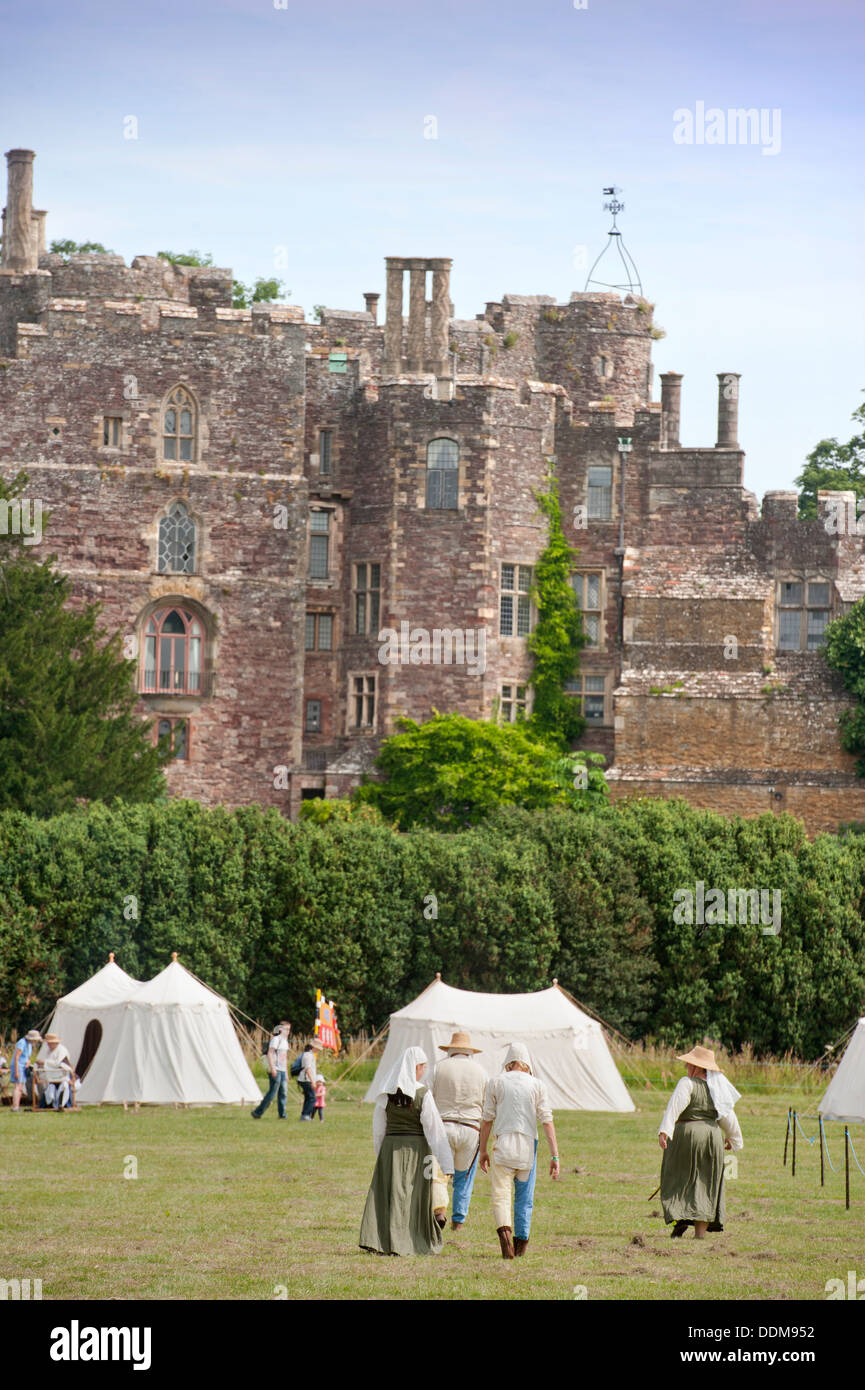 Der "Berkeley Scharmützel" mittelalterliche Re-Enactments in Berkeley Castle in der Nähe von Gloucester wo der 500. Jahrestag der Schlacht von Fl Stockfoto