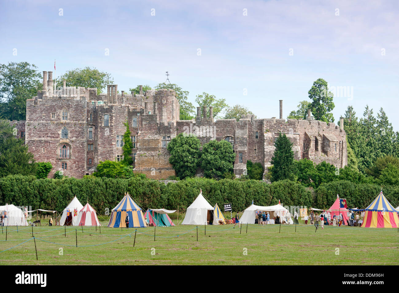 Der "Berkeley Scharmützel" mittelalterliche Re-Enactments in Berkeley Castle in der Nähe von Gloucester wo der 500. Jahrestag der Schlacht von Fl Stockfoto