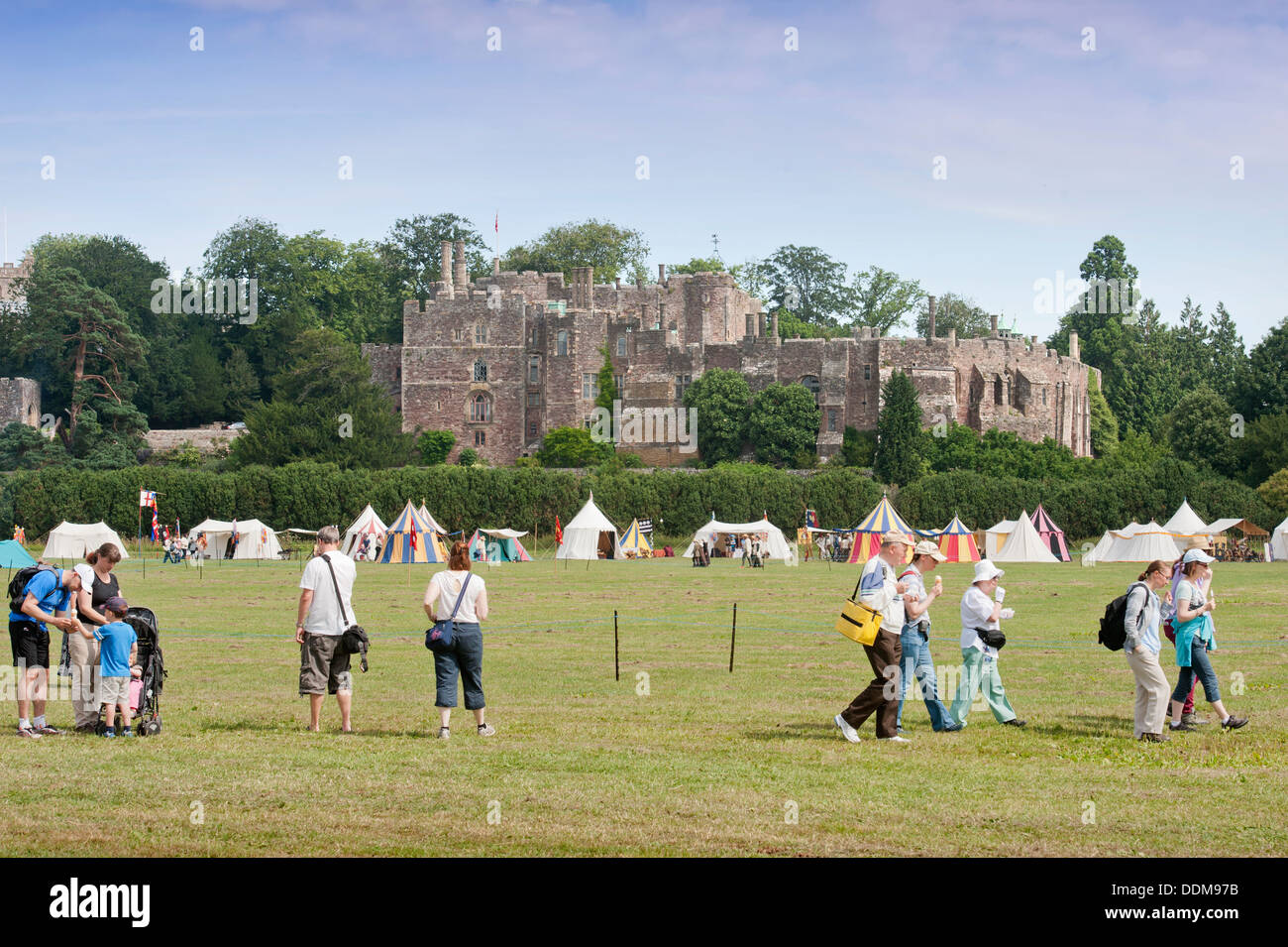 Der "Berkeley Scharmützel" mittelalterliche Re-Enactments in Berkeley Castle in der Nähe von Gloucester wo der 500. Jahrestag der Schlacht von Fl Stockfoto