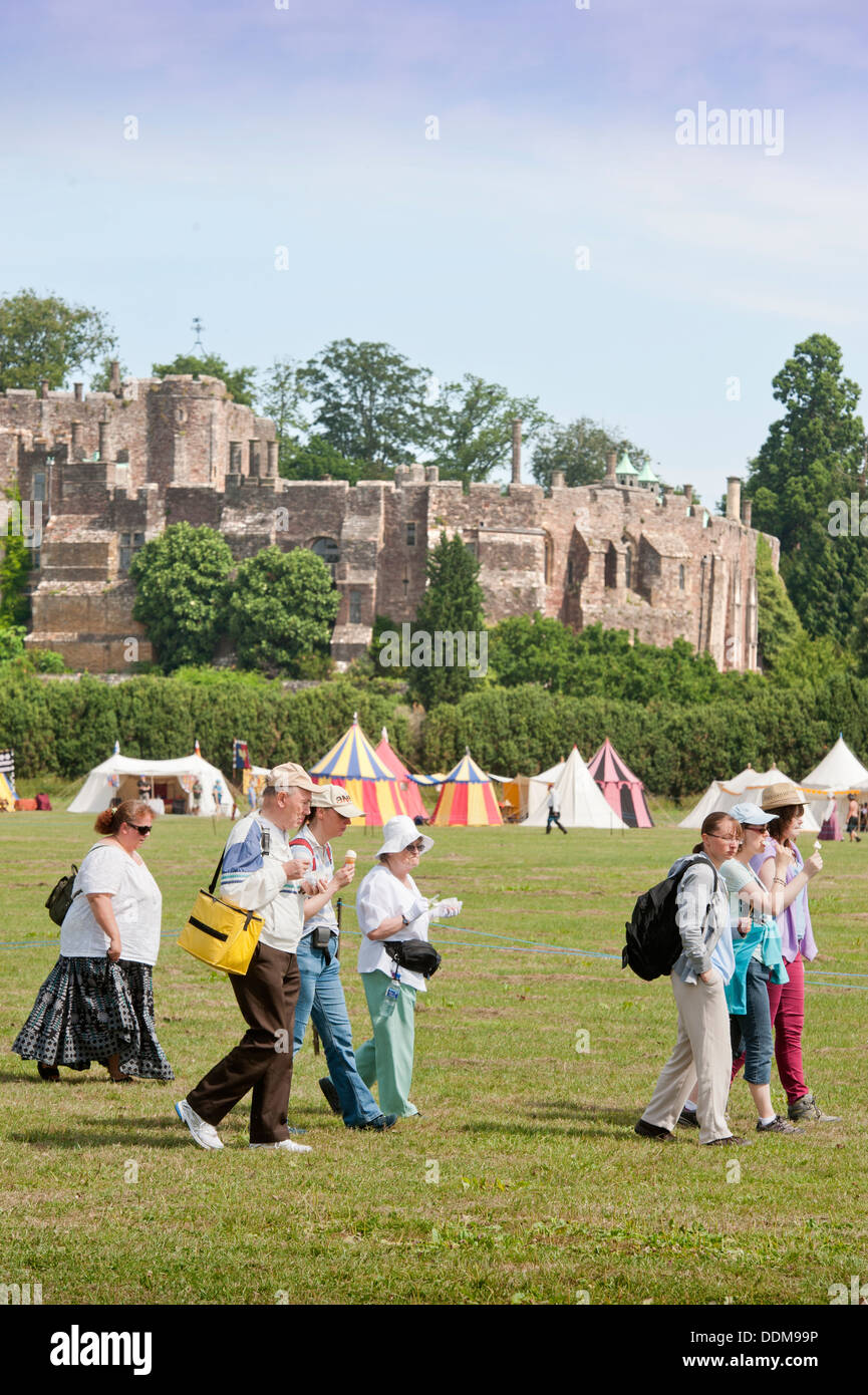 Der "Berkeley Scharmützel" mittelalterliche Re-Enactments in Berkeley Castle in der Nähe von Gloucester wo der 500. Jahrestag der Schlacht von Fl Stockfoto