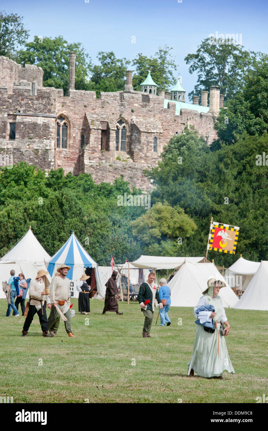 Der "Berkeley Scharmützel" mittelalterliche Re-Enactments in Berkeley Castle in der Nähe von Gloucester wo der 500. Jahrestag der Schlacht von Fl Stockfoto