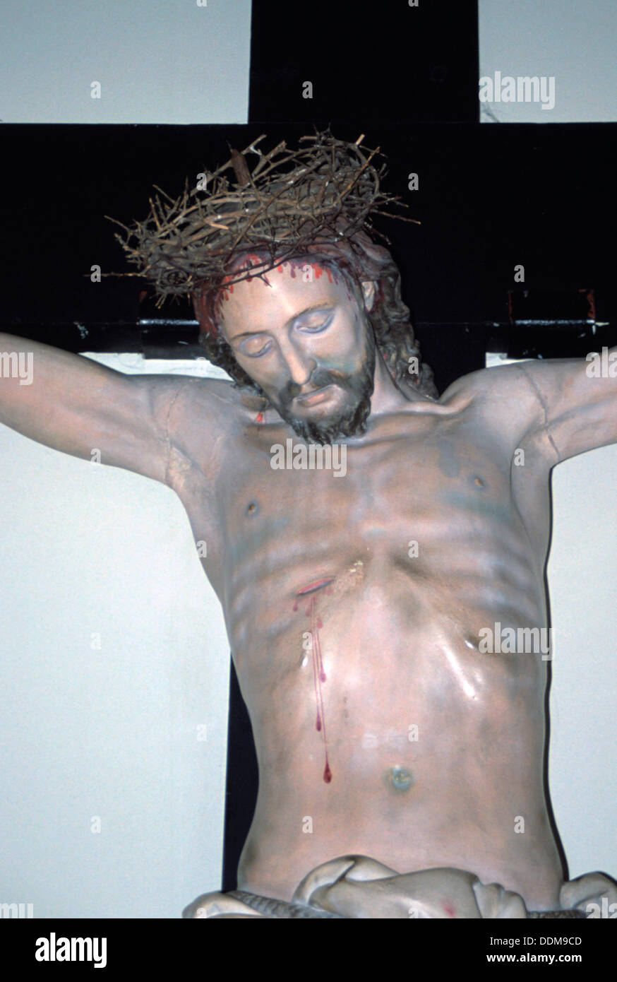 Jesus am Kreuz mit Dornenkrone aus der Nähe Stockfoto
