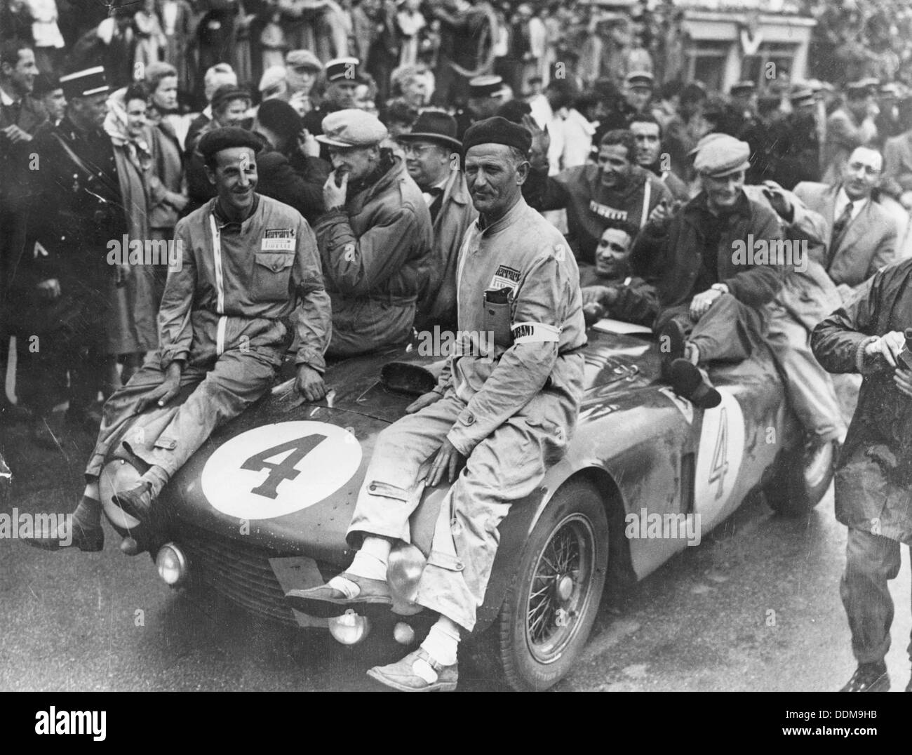 Die siegreichen Ferrari von Froilan Gonzalez und Maurice Trintignant, 24 Stunden von Le Mans, Frankreich, 1954. Artist: Unbekannt Stockfoto