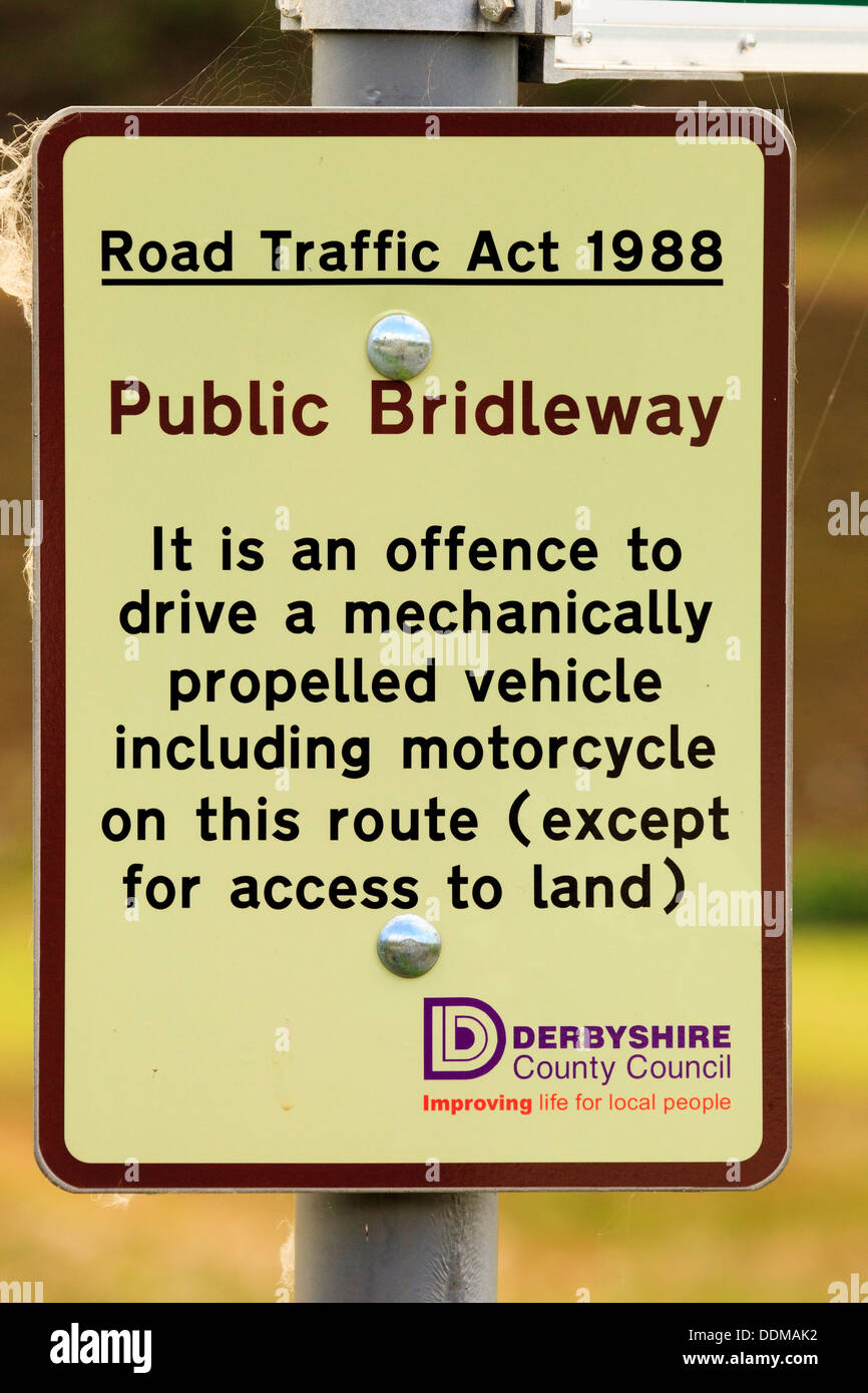 Öffentliche Maultierweg Schild verbietet alle Kraftfahrzeuge auf einer Strecke in der Peak-District-Derbyshire Stockfoto