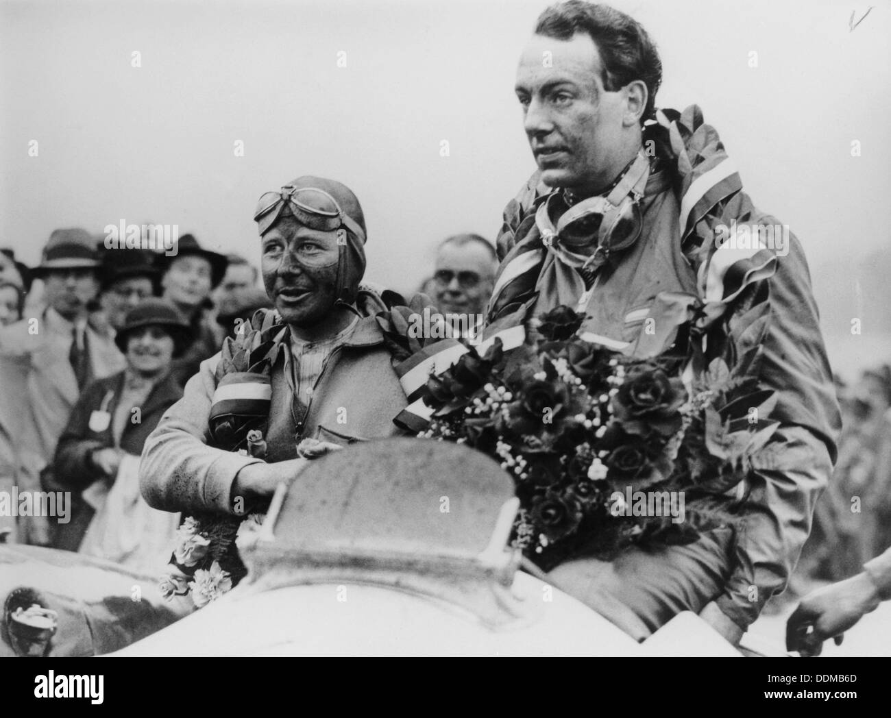 Whitney Straight und das Hon Brian Lewis, Brooklands, 1934. Artist: Unbekannt Stockfoto