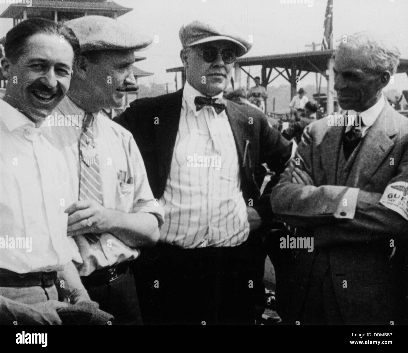 Jules Goux, Barney Oldfield und Henry Ford, Indianapolis, 1921. Artist: Unbekannt Stockfoto