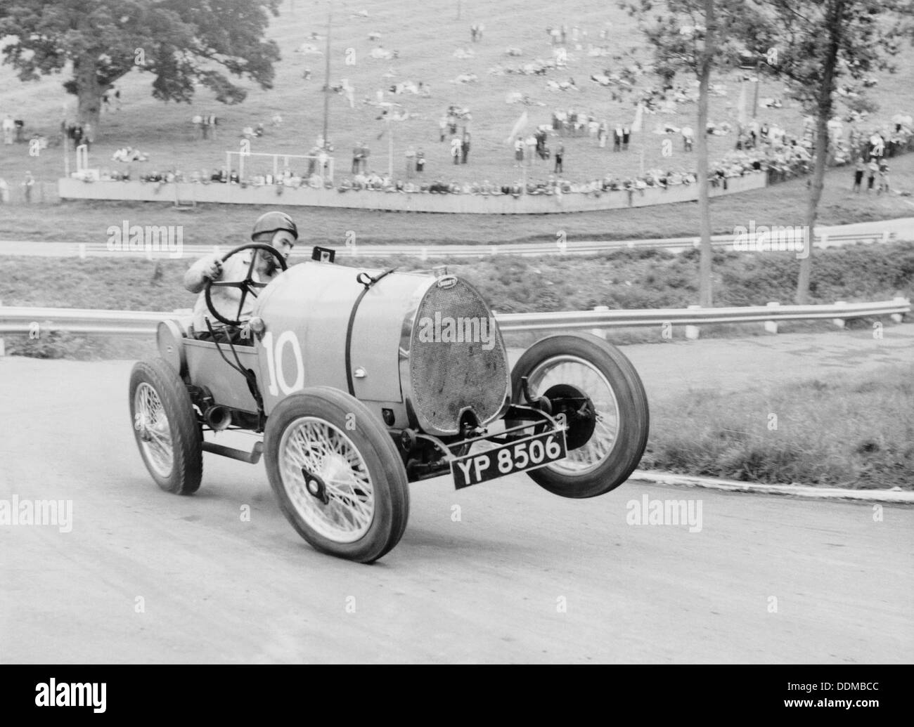 Bugatti T13 Brescia in Aktion, Prescott Hill Climb, Gloucestershire. Artist: Unbekannt Stockfoto