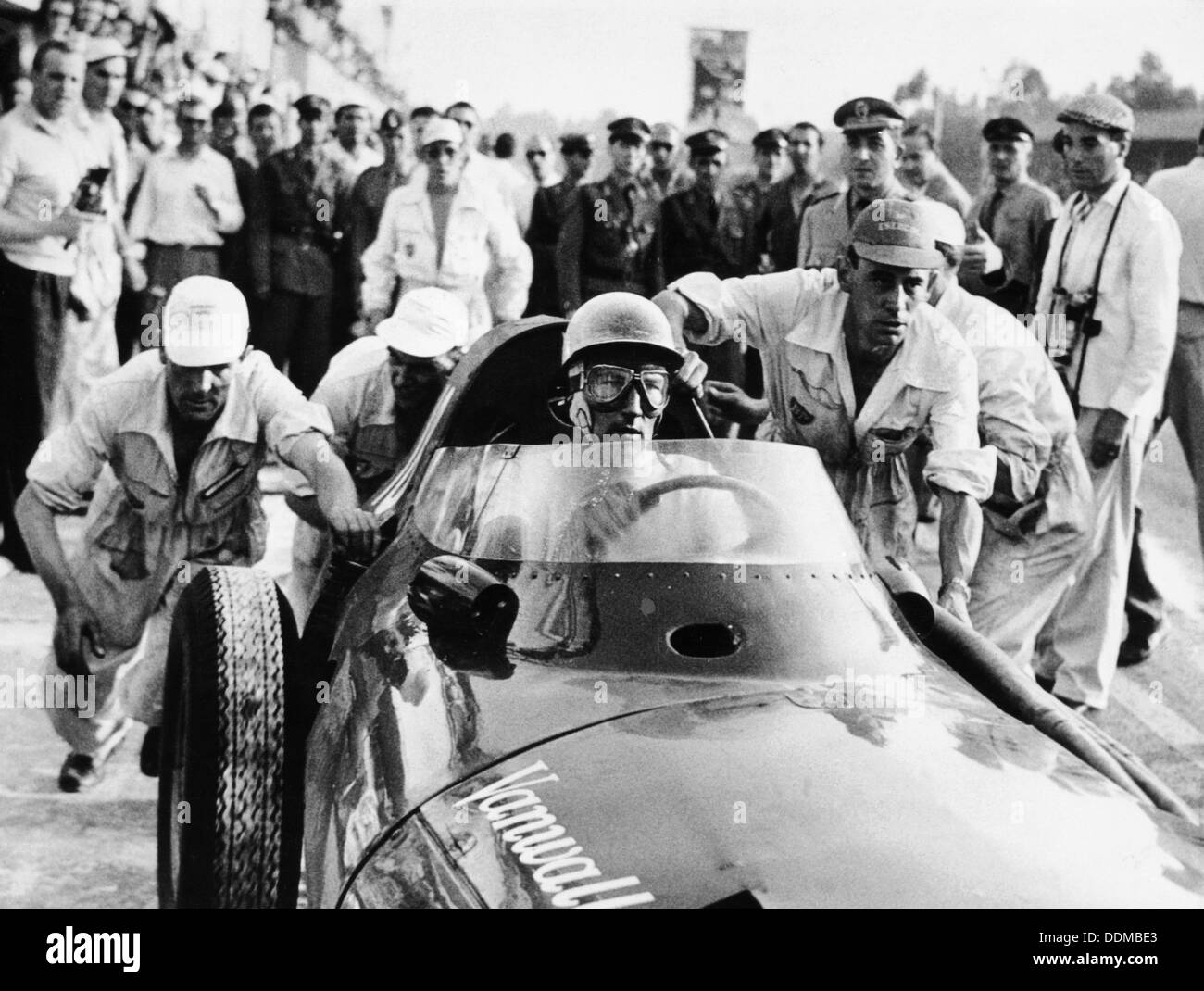 Stirling Moss in einem Vanwall, Grand Prix von Italien, Monza, 1957. Artist: Unbekannt Stockfoto