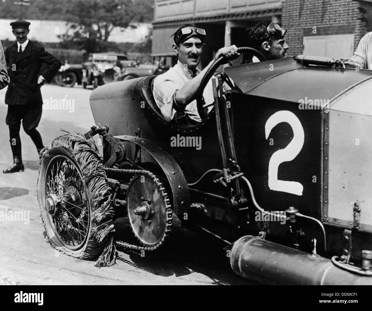 Louis Zborowski am Rad von Chitty Bang Bang ICH, Brooklands, 1922. Artist: Unbekannt Stockfoto