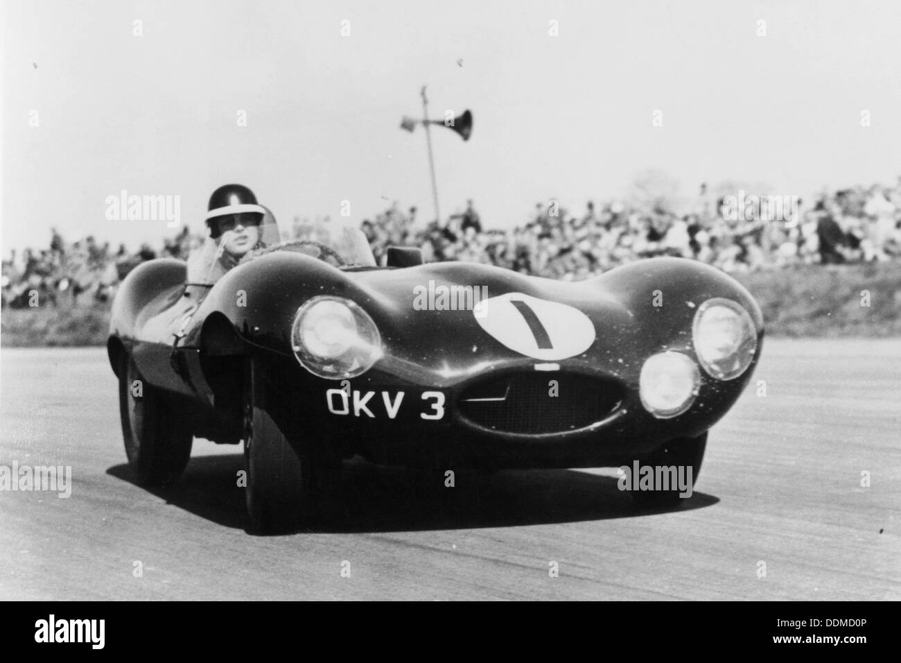 Mike Hawthorn Fahren eines D-Typ Jaguar, c 1955 - c 1956. Artist: Unbekannt Stockfoto
