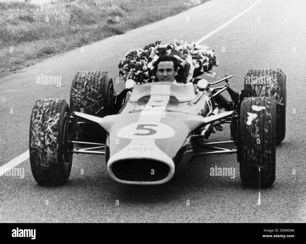 Jim Clark im Lotus mit Lorbeerkranz des Siegers. Artist: Unbekannt Stockfoto