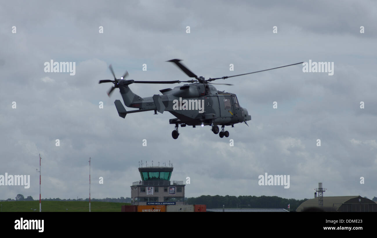 Königliche Marine Armee AgustaWestland zukünftige AW159 Lynx Wildcat Hubschrauber schwebt Airshow Streitkräfte Tag zz405 Stockfoto