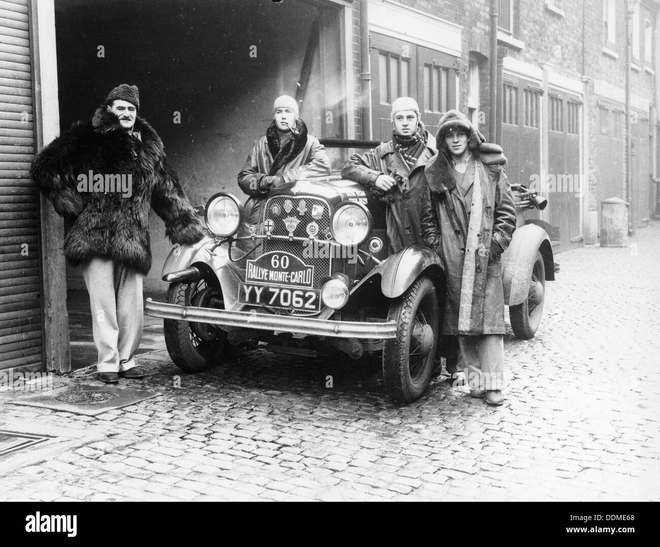 J Walters, JA Driskell, R Silva und ID Stuthers mit einem Ford V8, (1932?). Artist: Unbekannt Stockfoto