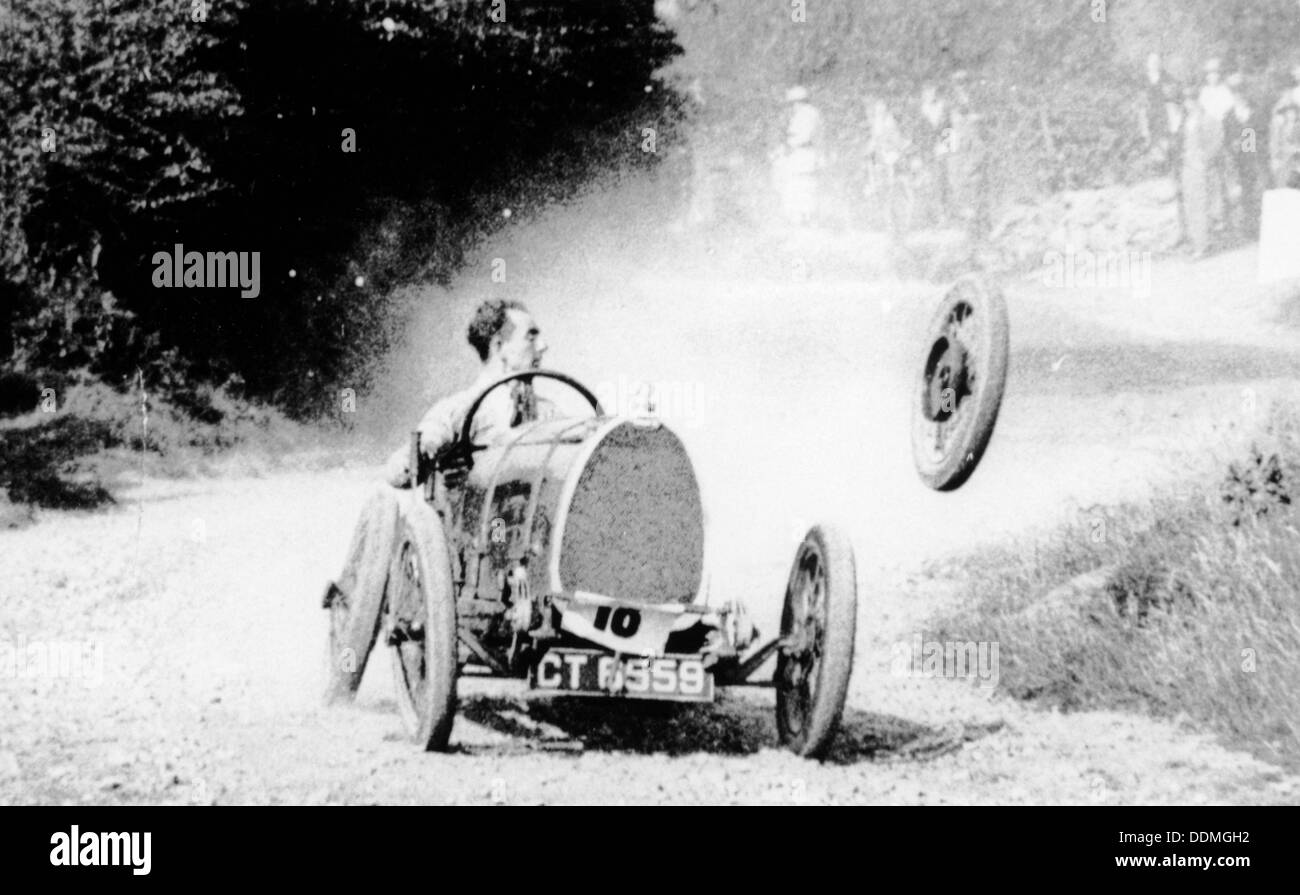Raymond Mays Bugatti verliert ein Rad, (Anfang der 1930er Jahre?). Artist: Unbekannt Stockfoto