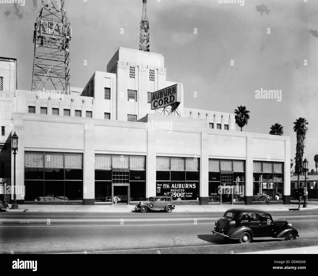 Auburn und Netzkabel Autohaus, USA, 1936. Artist: Unbekannt Stockfoto