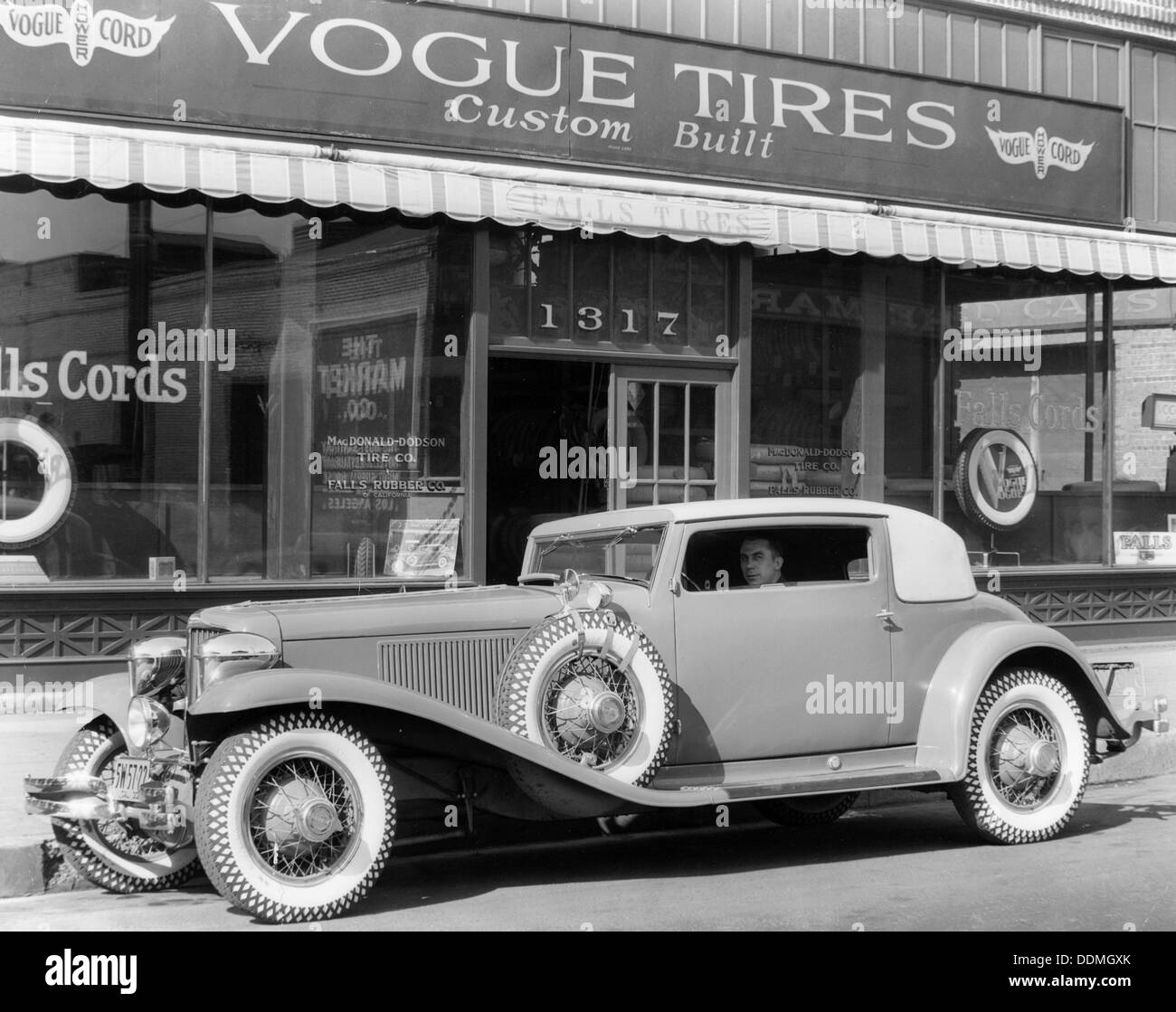 Netzkabel L 29 außerhalb ein Showroom, USA, c 1929 - c 1930 geparkt. Artist: Unbekannt Stockfoto