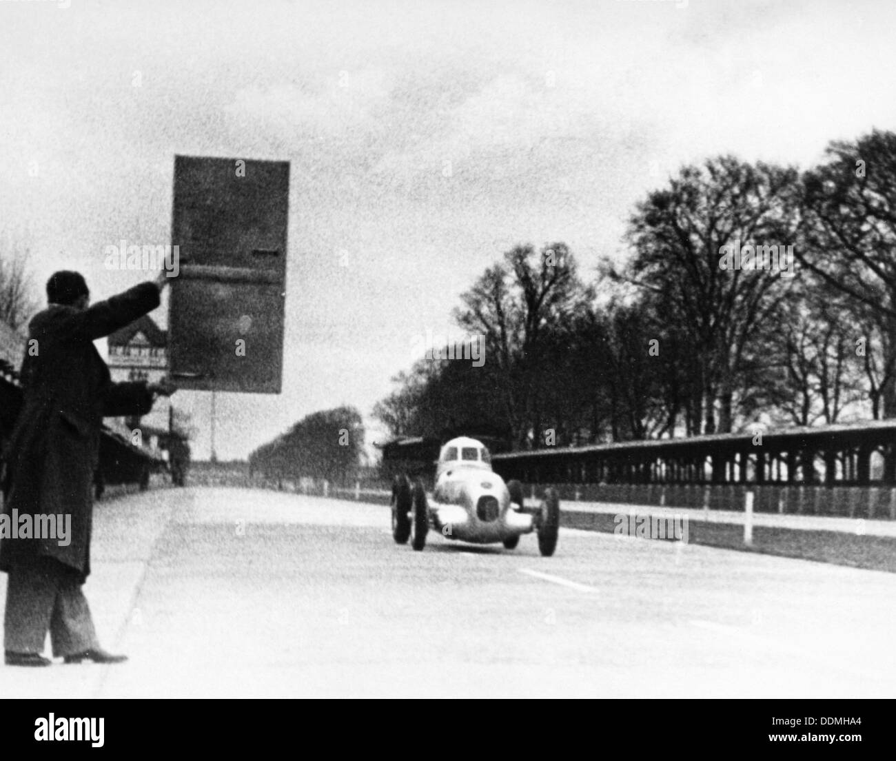 Rudolf Caracciola fährt Mercedes-Benz W 25 Streamliner Auto, 1934 ...