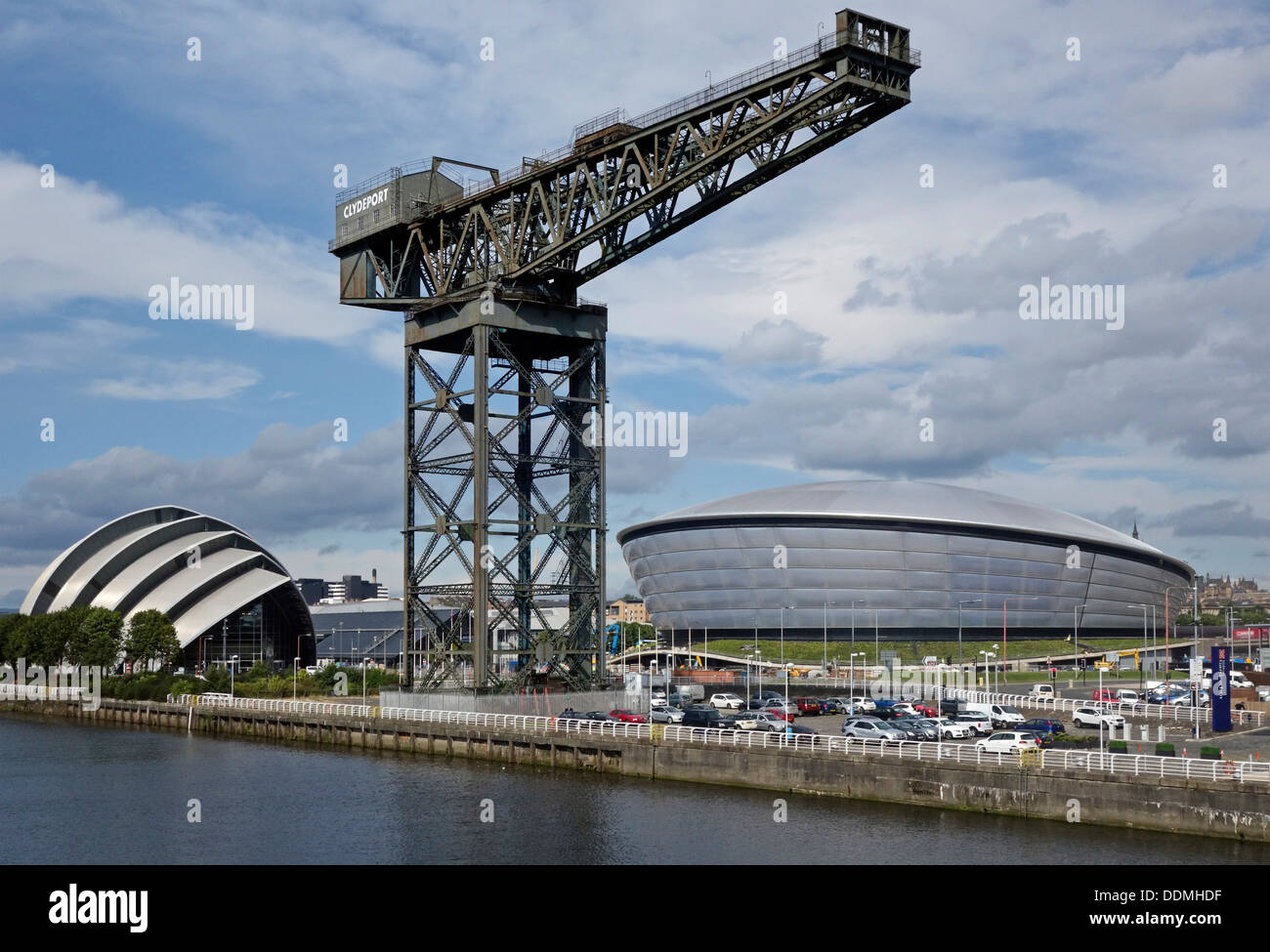 Bau fast vollständig von der neuen Scottish National Arena (The Hydro) in SECC in Glasgow mit Finnieston Crane Zentrum Stockfoto