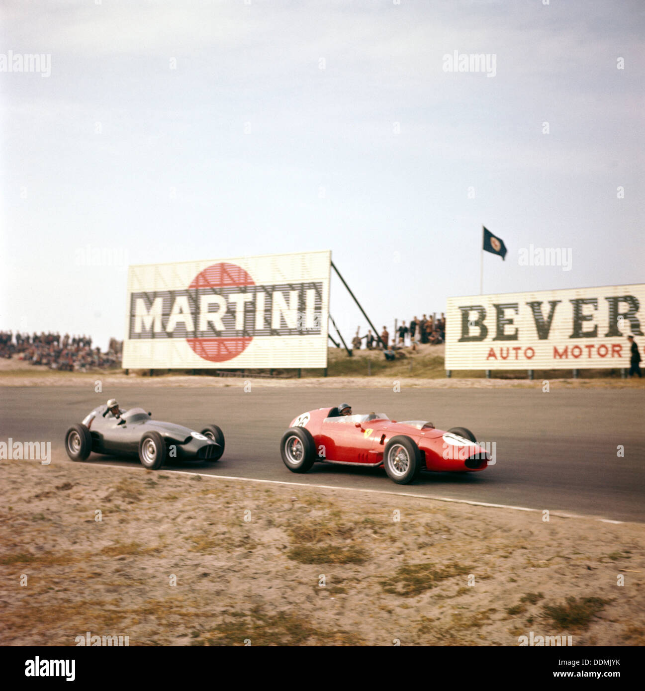 Zwei Rennwagen eine Schlaufe, Dutch Grand Prix, Zandvoort, Holland, 1959. Artist: Unbekannt Stockfoto
