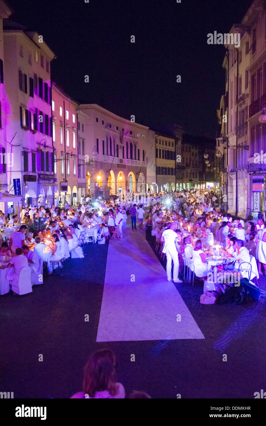 Out of the blue Night Event in Udine Stockfoto