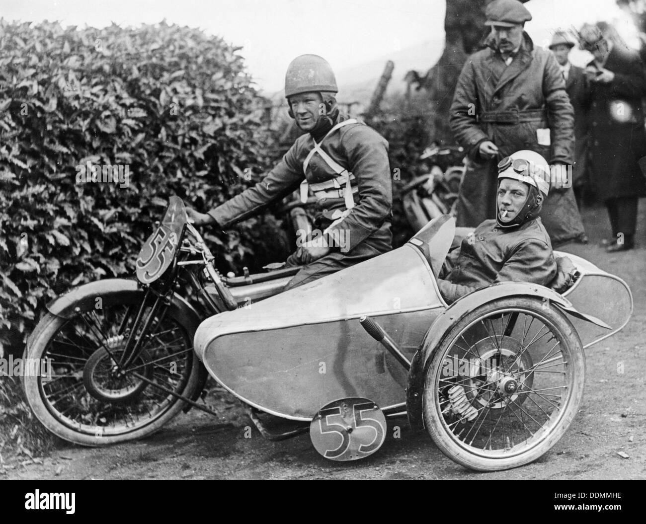 Freddie Dixon und Beifahrer Walter Denny, Insel Man sidecar TT Rennen, 1923. Artist: Unbekannt Stockfoto
