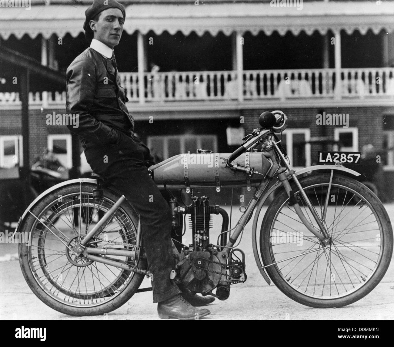 Syd Justien Tessier, auf einer 1910 Bat 3,5 Liter Fahrrad, (1910?). Artist: Unbekannt Stockfoto
