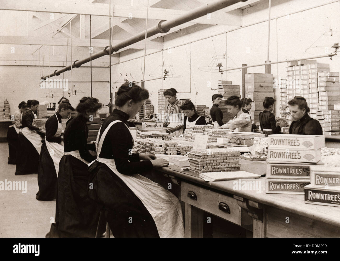 Verpackung Rowntree's Schokolade, York, Yorkshire, 1910. Artist: Unbekannt Stockfoto