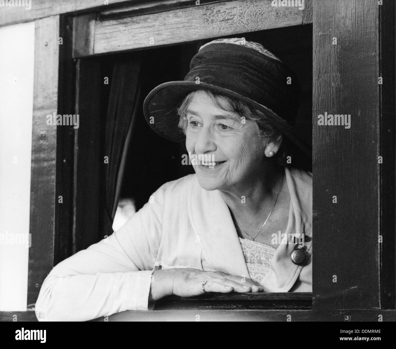 Dame peggy ashcroft Fotos und Bildmaterial in hoher Auflösung Alamy
