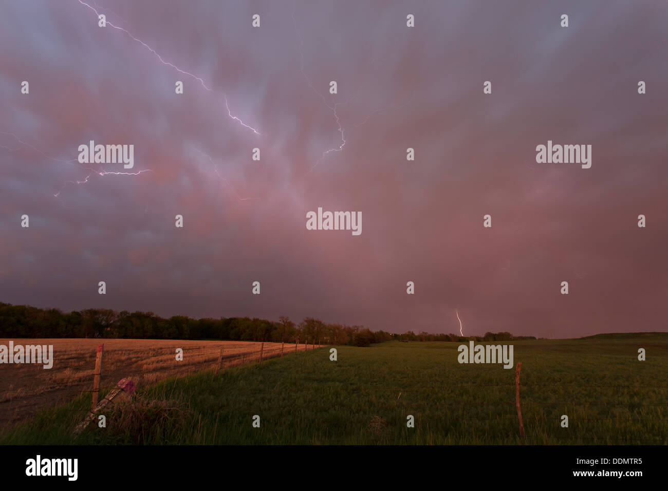 Schwerer Sturm bei Sonnenuntergang, Kansas Stockfoto