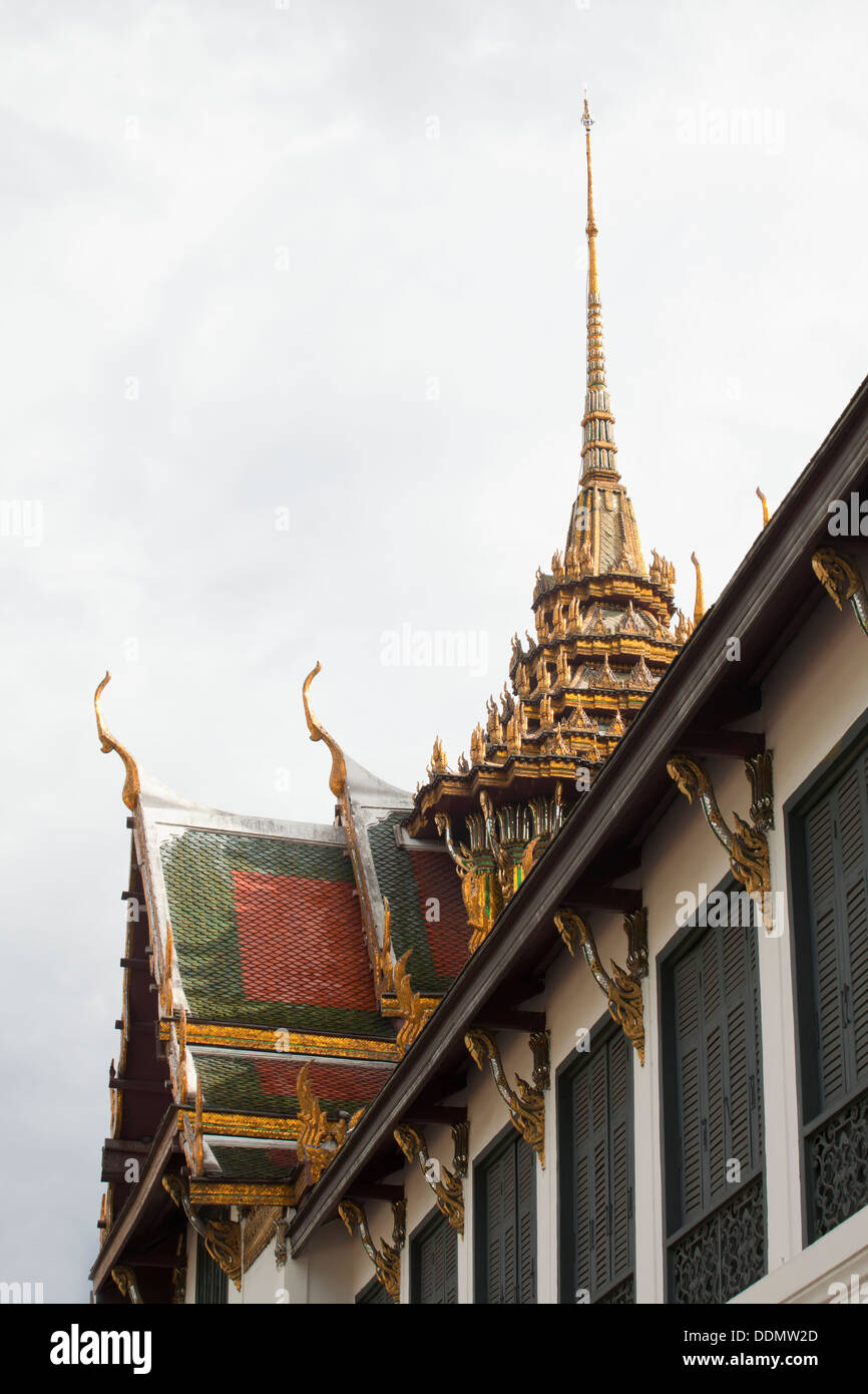 Tempel-Dach, Thai-Stil goldene schnitzen Tempel Dach Stockfoto