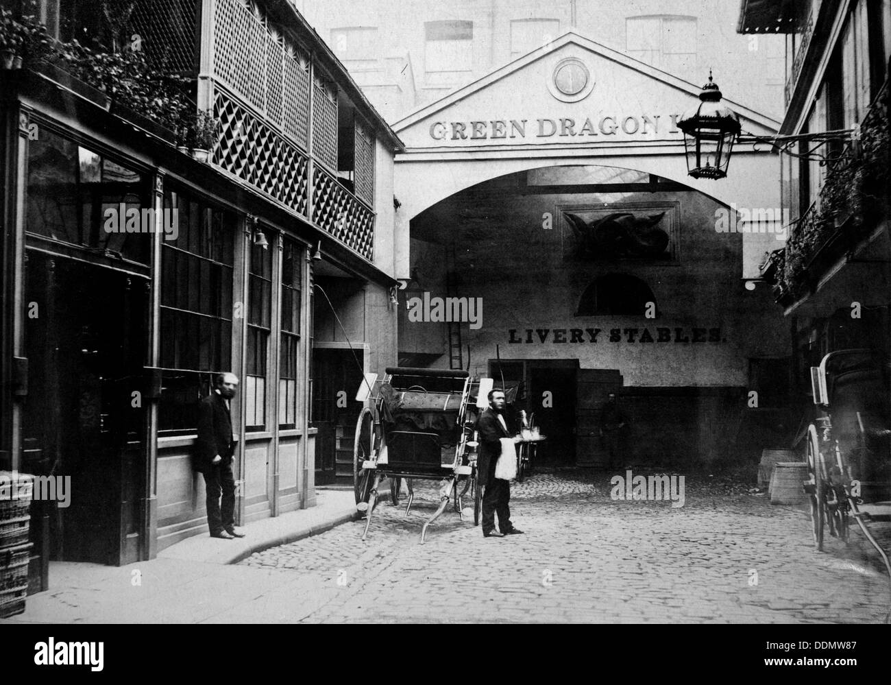 Green Dragon Inn, Bishopsgate, London. Künstler: Anon Stockfoto