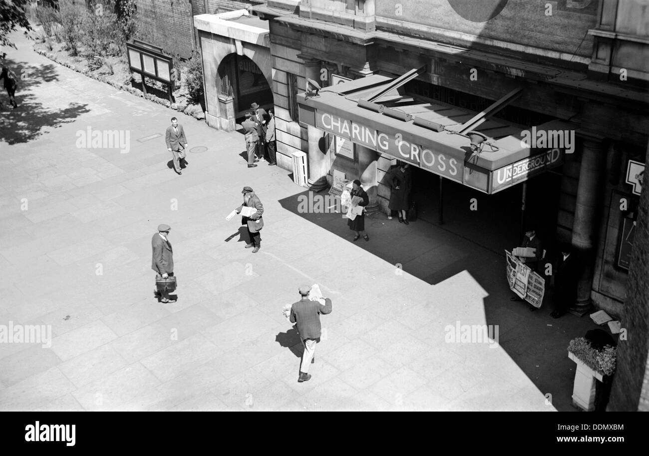 U-Bahn-Station Charing Cross, London, c1945-c1965. Künstler: SW Rawlings Stockfoto