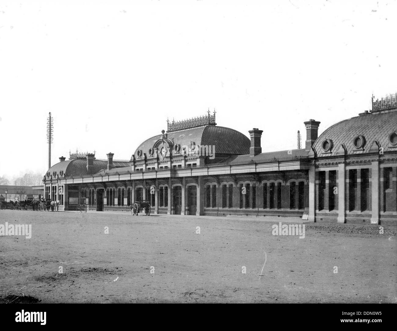 Slough Bahnhof, Slough, Berkshire, 1883. Künstler: Henry Verspottung Stockfoto