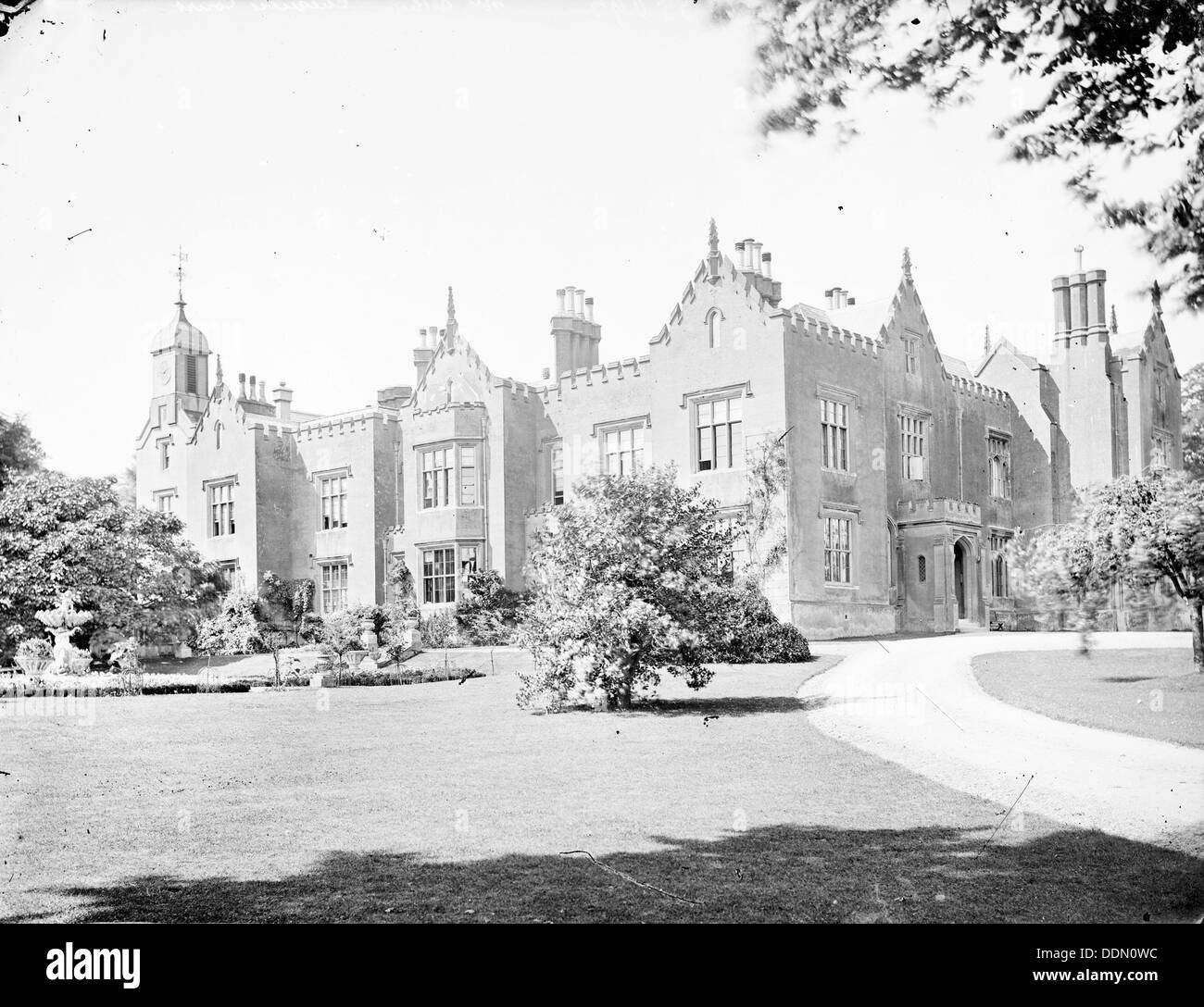 Chequers Court, Ellesborough, Buckinghamshire, c1860-c1922. Künstler: Henry Verspottung Stockfoto