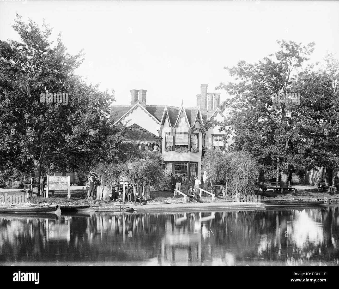 Das Swan Inn, Kennington, Oxfordshire, 1885.  Künstler: Henry Verspottung Stockfoto