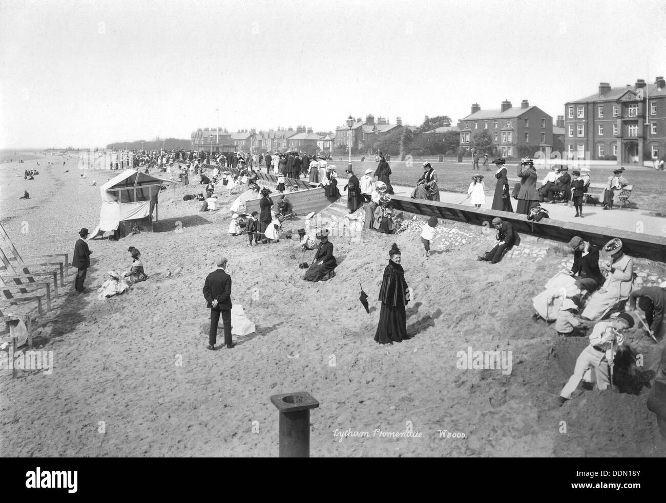 Urlauber am Strand von Lytham St. Anne's, Lancashire, 1890-1910. Artist: Unbekannt Stockfoto