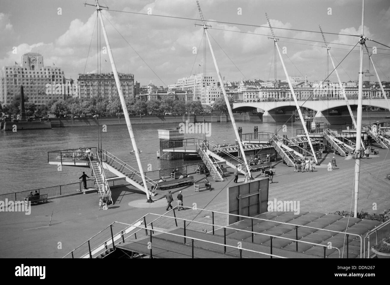 Blick von der Royal Festival Hall, South Bank, Lambeth, London, c1951-1962. Künstler: SW Rawlings Stockfoto