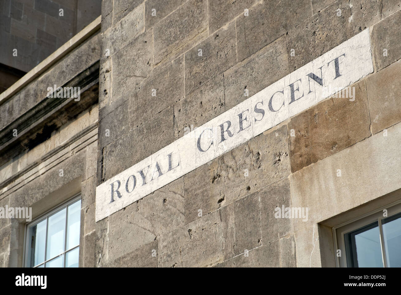 Das Royal Crescent-Schild an einem Ende der berühmten georgischen Straße in die UNESCO-Weltkulturerbe Stadt Bath, Somerset, Großbritannien Stockfoto