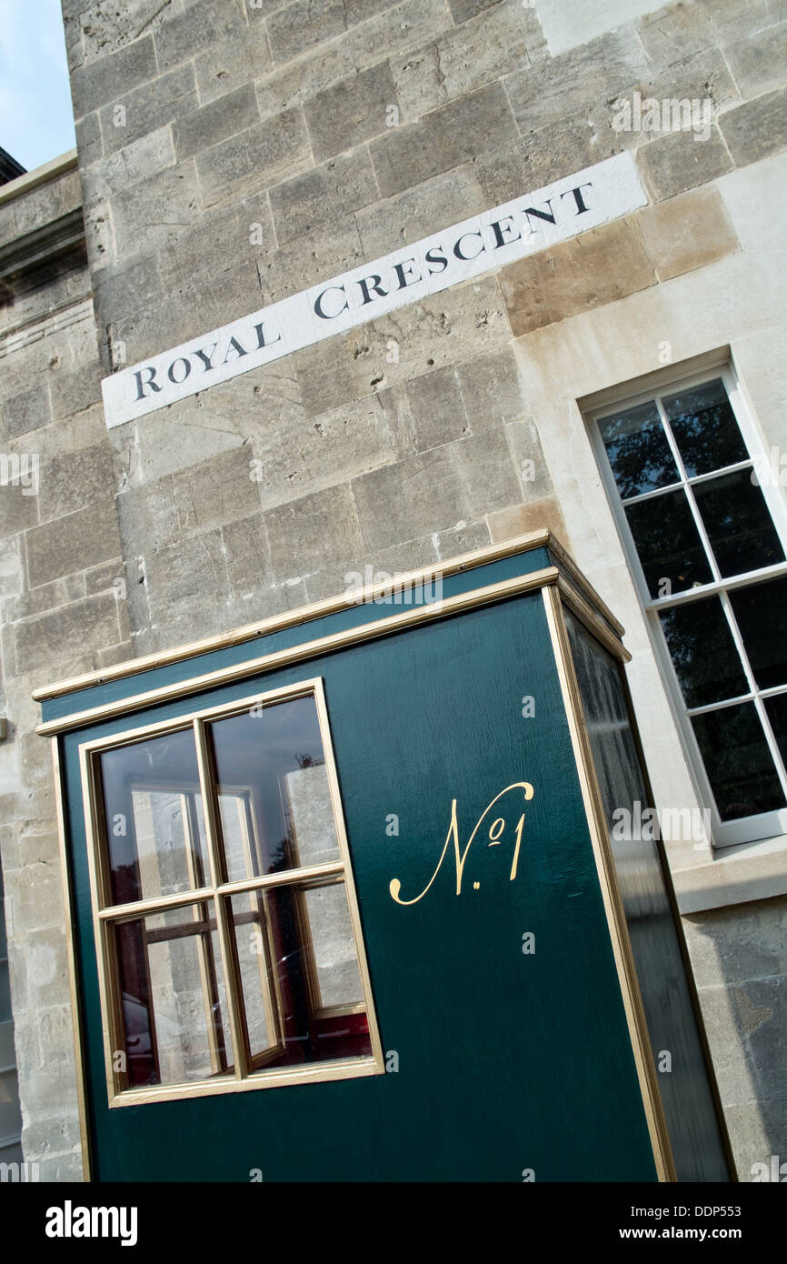 Des Portier Box & Straße unterzeichnen außen No1 royal crescent Museum in das UNESCO-Weltkulturerbe Stadt Bath, Somerset, Großbritannien Stockfoto
