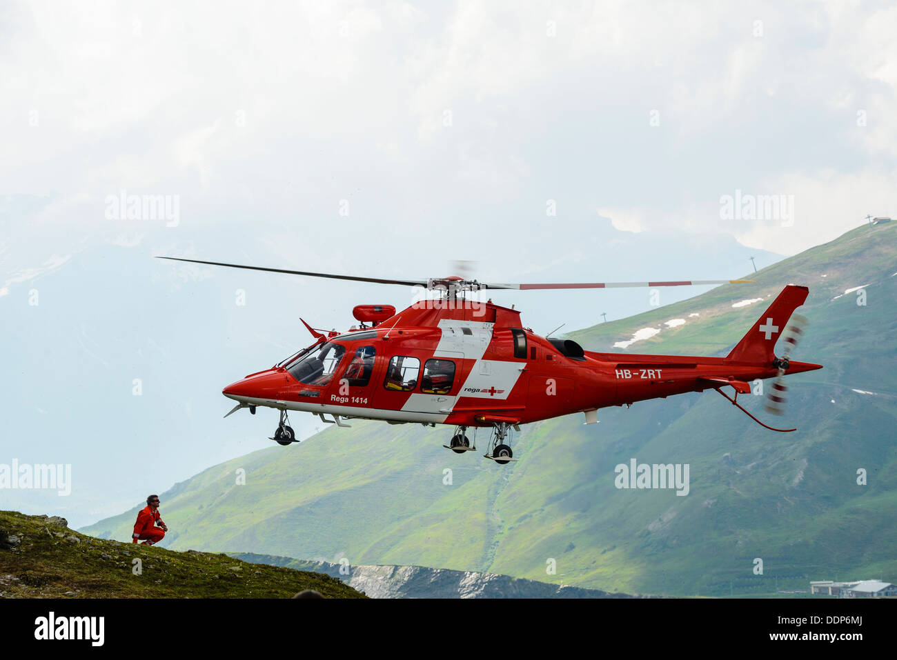 AgustaWestland Da Vinci Helikopter der Schweizerischen Rettungsflugwacht REGA in Aktion in der Nähe von Grindelwald Stockfoto