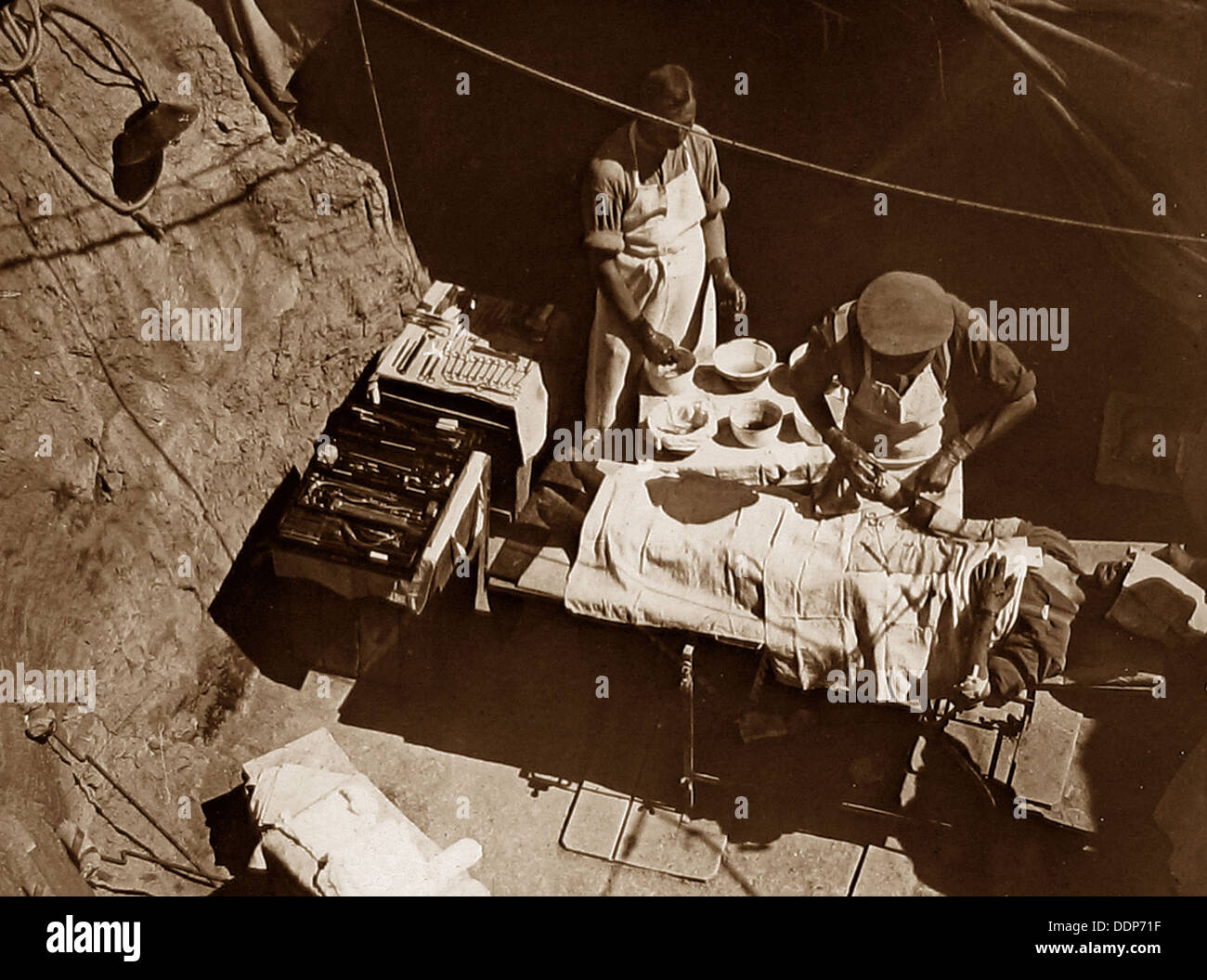 Chirurg in einem Lazarett während WW1 Stockfoto