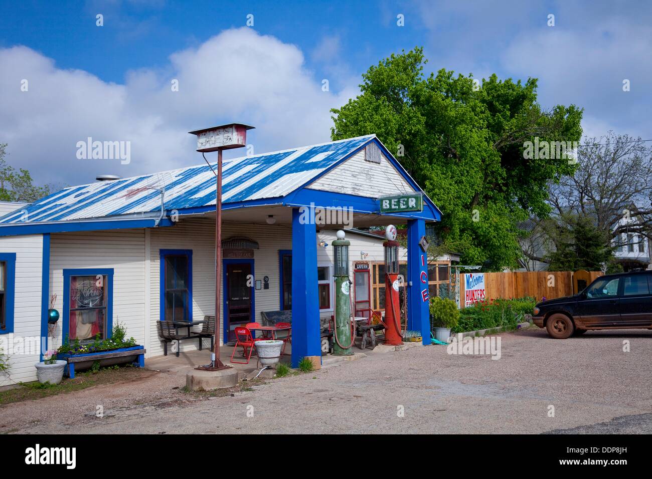 Ein altes Land am Straßenrand Service-Station in der Nähe von Loyal Valley, Texas, USA Stockfoto